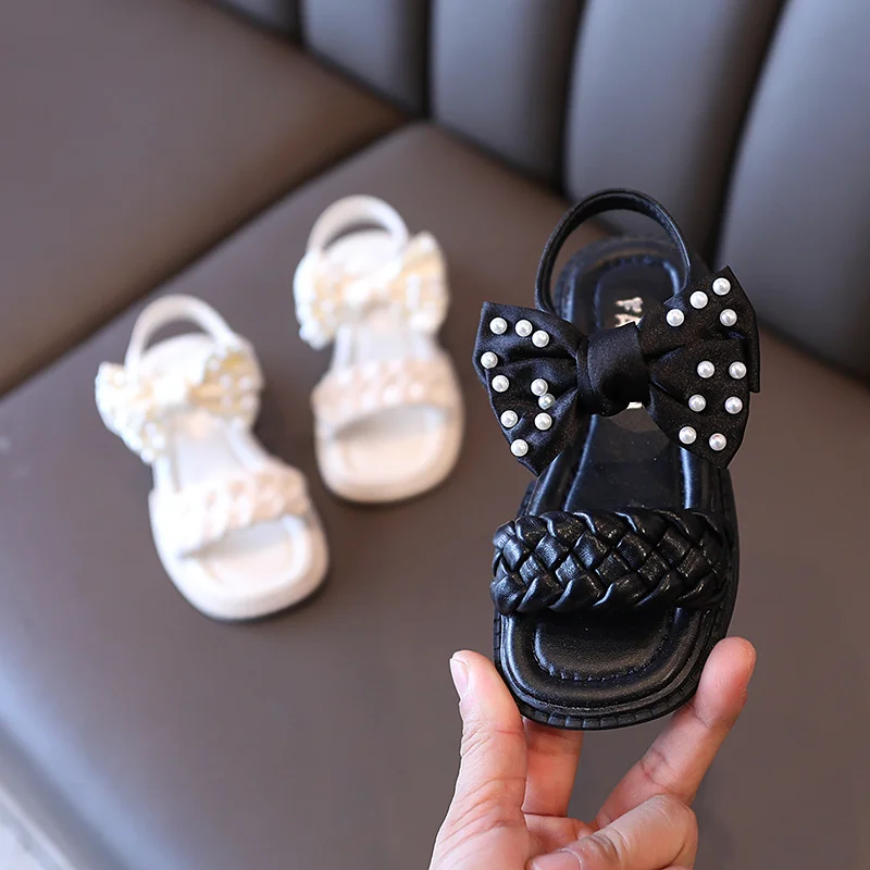 

Girls Sandals 2022 Summer New Bow Pearl Princess Shoes Korean Kids Fashion Soft Non-slip Beach Solid Black Casual Flat Open-toe