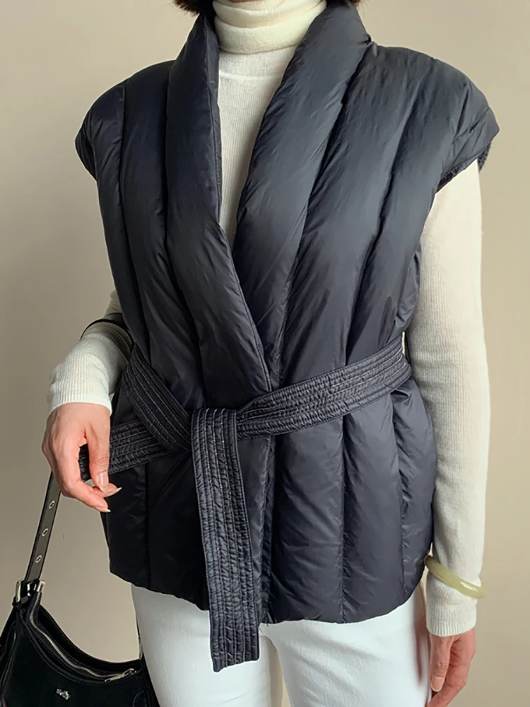 Вязаный жилет с v-образным вырезом и утепленным белым утиным пухом зимний