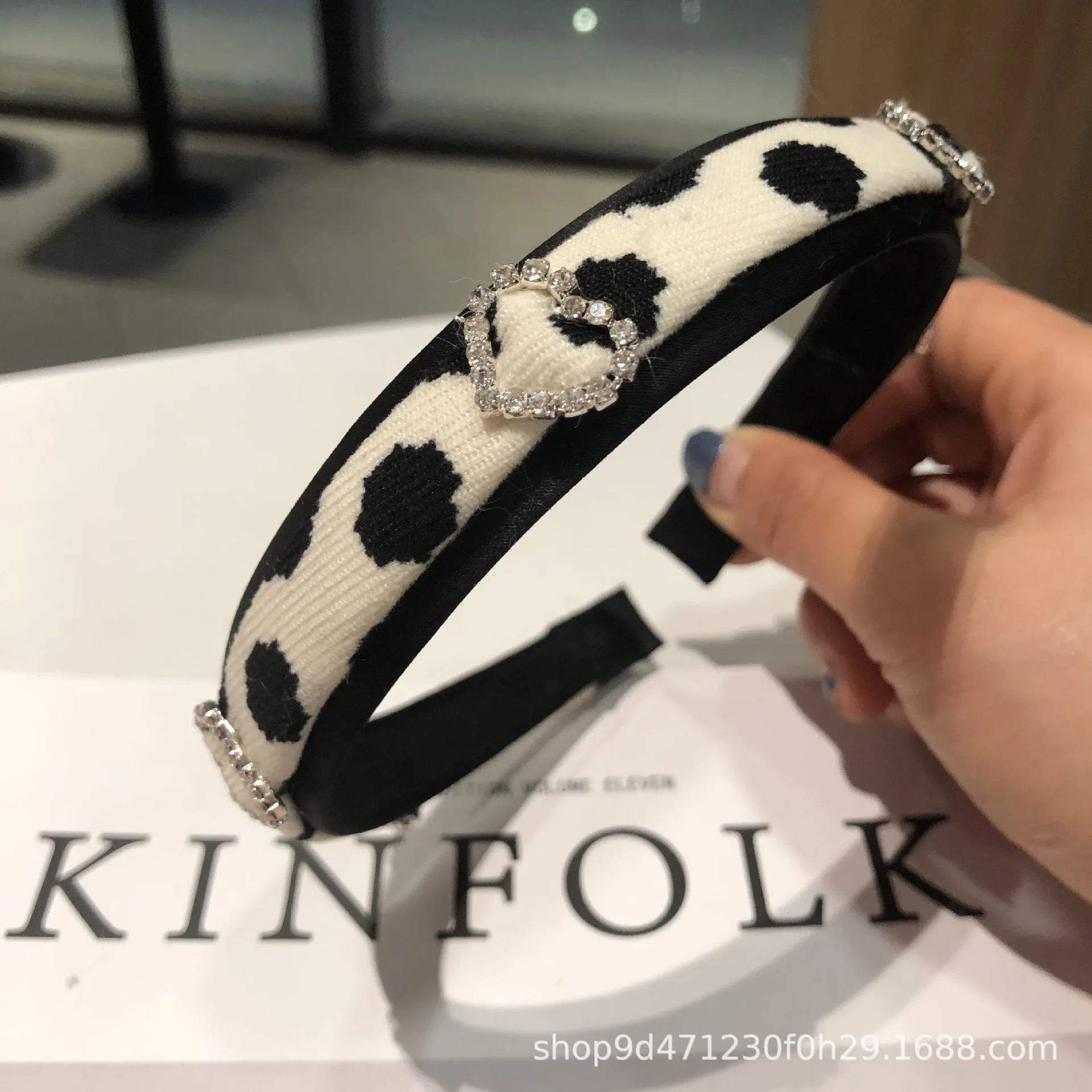 

Factory Store Retro Polka Dots Inlaid With Diamonds, Autumn And Winter Fragrant Hair Band Head Buckle