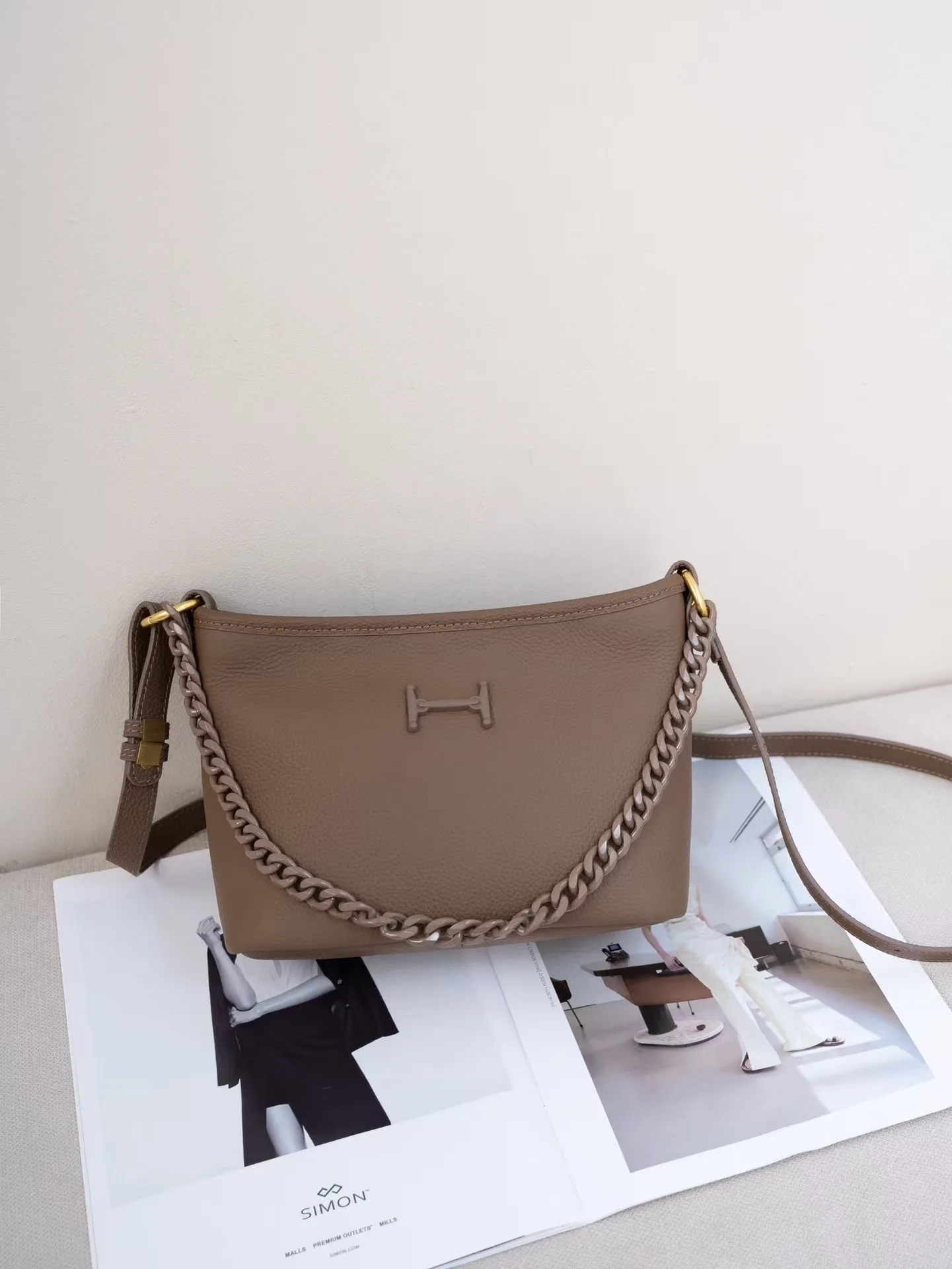 Кожаная женская сумка через плечо новинка 2024 модная на с цепочкой baotou