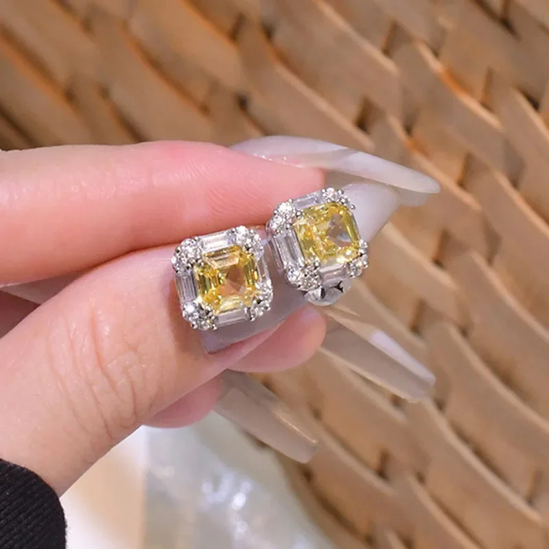 Женские серьги-гвоздики с цитрином из серебра 100% пробы 7 х7 мм