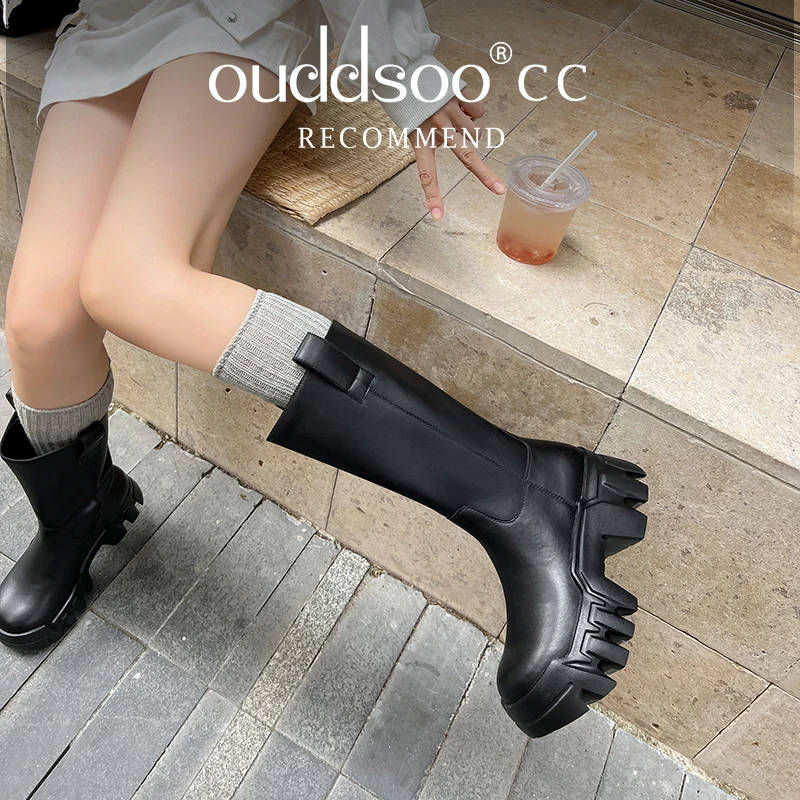 

Женские сапоги из натуральной кожи, на толстой резиновой подошве