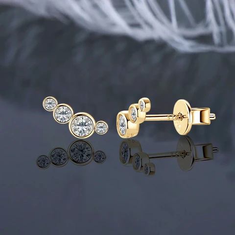 Серьги-гвоздики IOGOU из серебра 925 с муассанитом