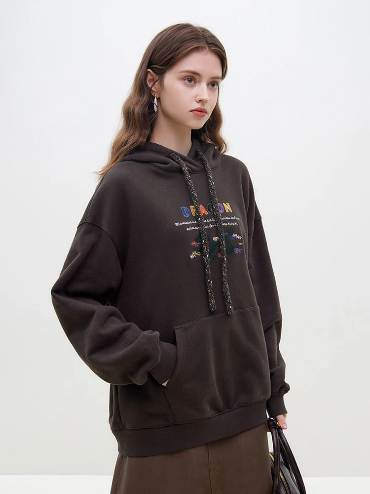 Красный бархатный пуловер с капюшоном