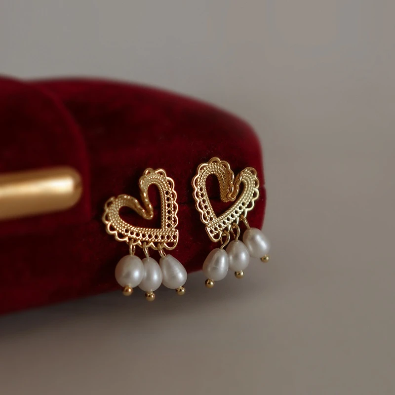 

French love pearl temperament earrings small earrings delicate earrings female trend light luxury simple cold wind