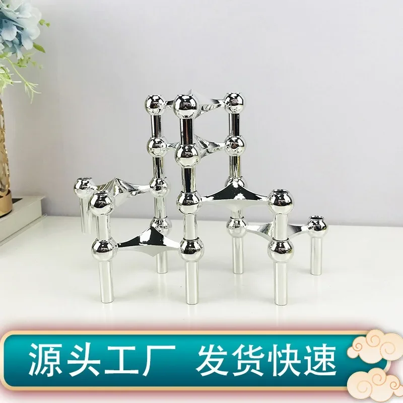 Металлический подсвечник с молекулярной структурой в скандинавском стиле