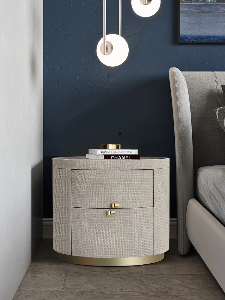 Легкая роскошная прикроватная тумбочка овальная дизайнерская Fendi простая для