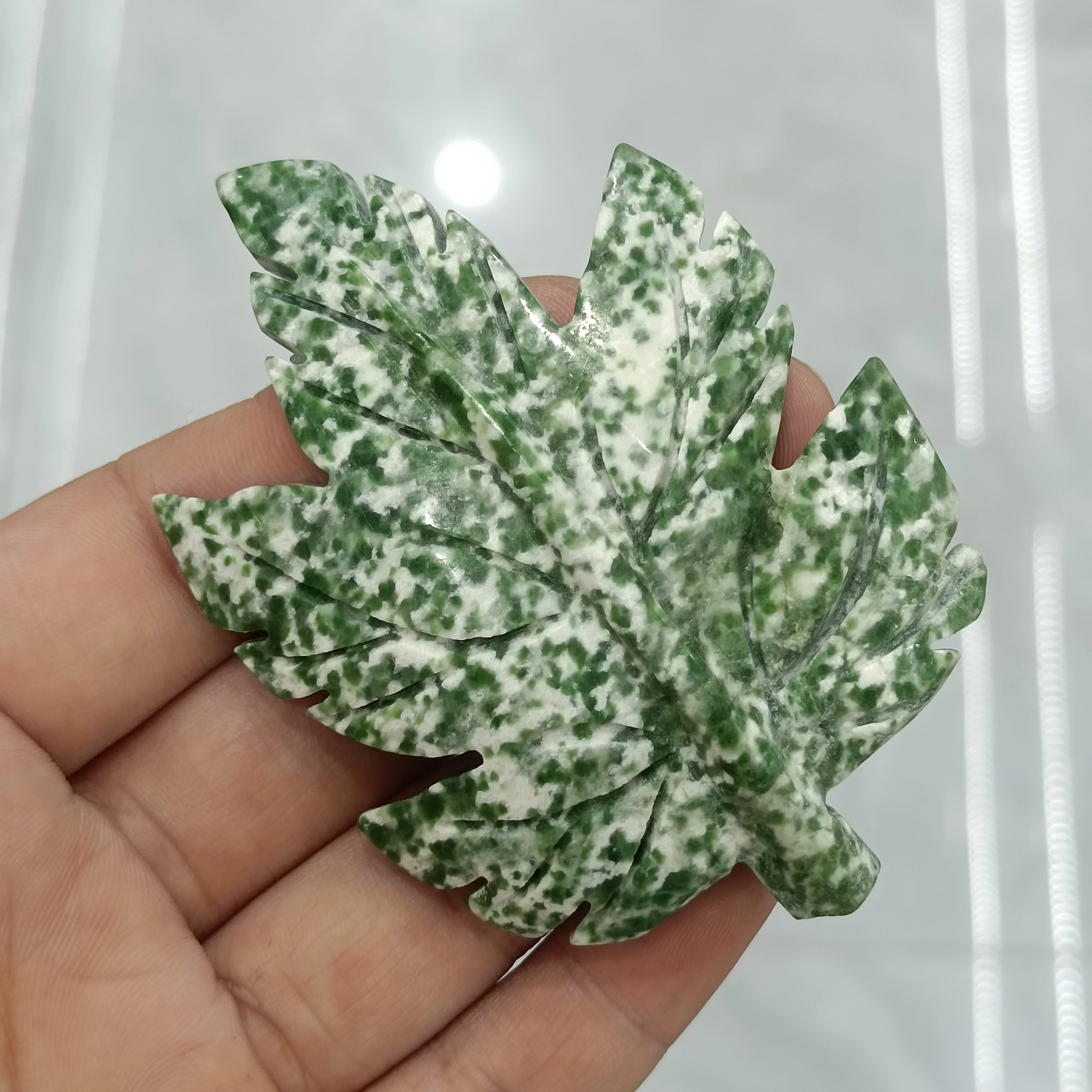

7-8cm 1pc Natural Crystals Leaf Stone Carving Crafts Rose Quartz Figurine Chakra Healing Reiki Home Decoration