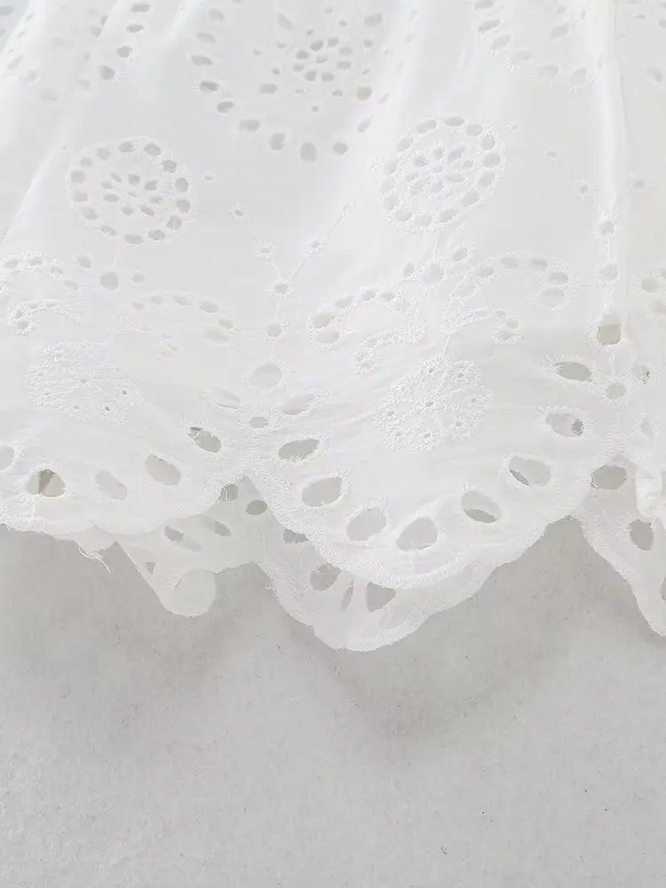 Jenny&Dave Bohemian Retro Casual White Bermuda Summer Shorts Ladies Moroccan Embroidery Hollow Cotton Shorts Women