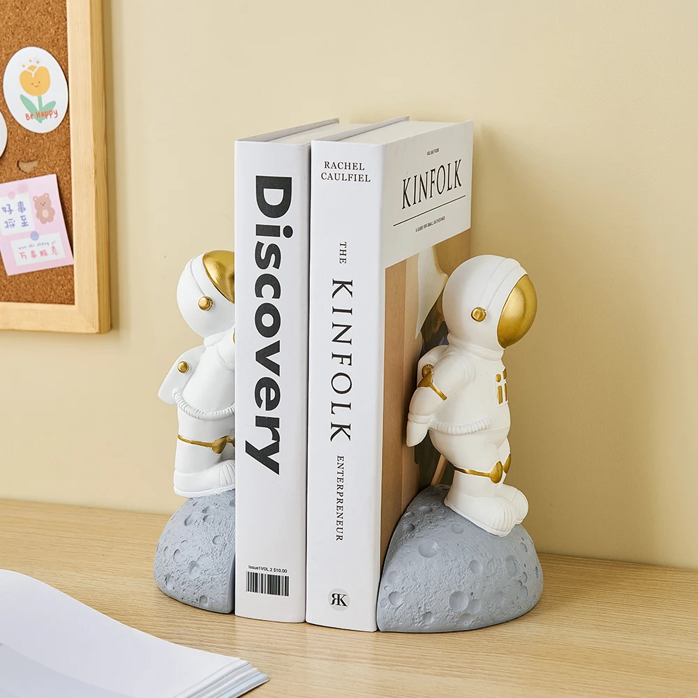 

Creative Nordic Knickknacks Resin Bookshelf Decorations Astronaut Bookend Tabletop Sculpture Interior Home Office Book Stand