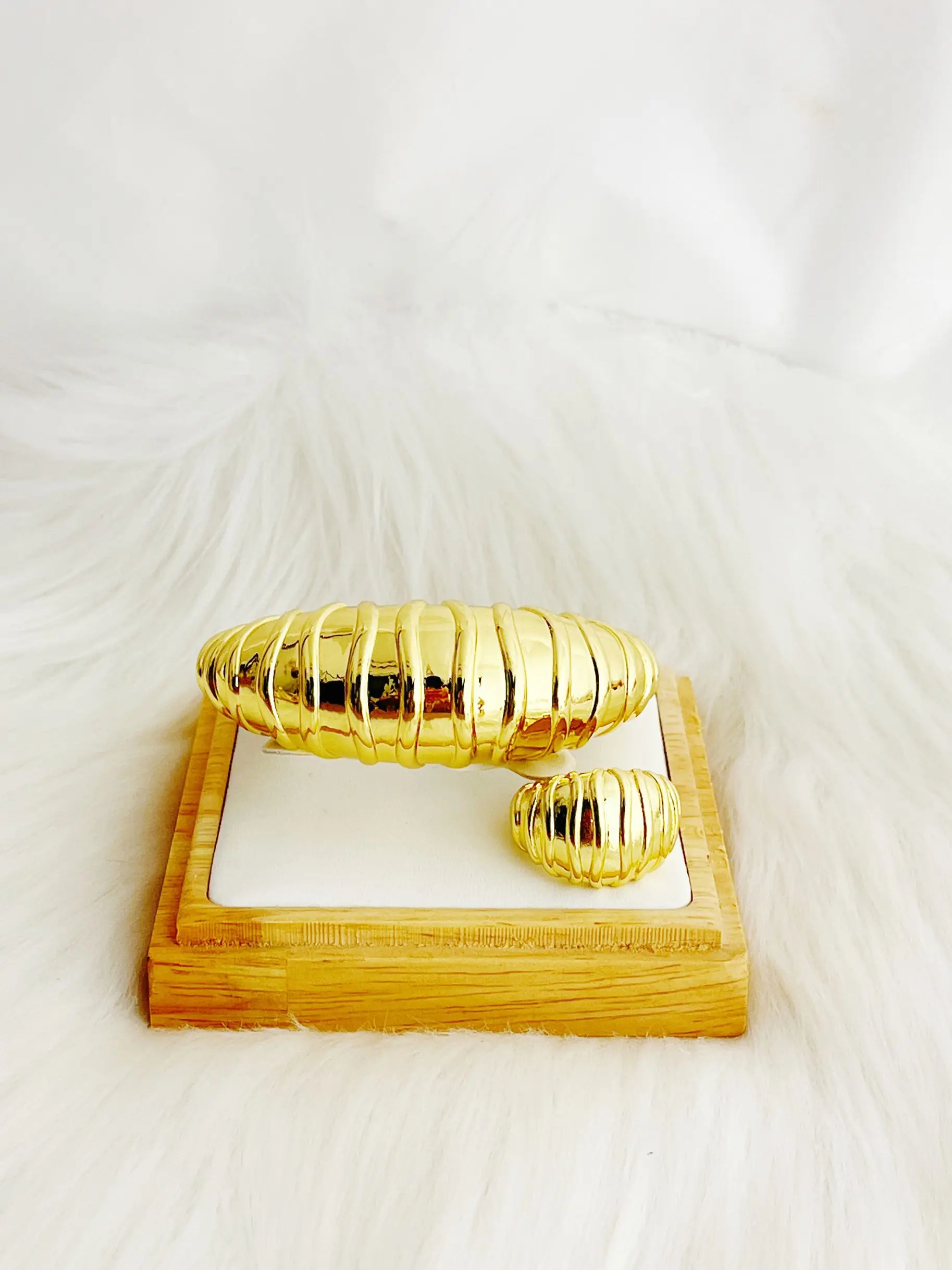 

Dubai Jewelry Set Bracelet Ring Women's Jewelry Party Wedding Anniversary Fashion Gold Plating Luxury Elegance