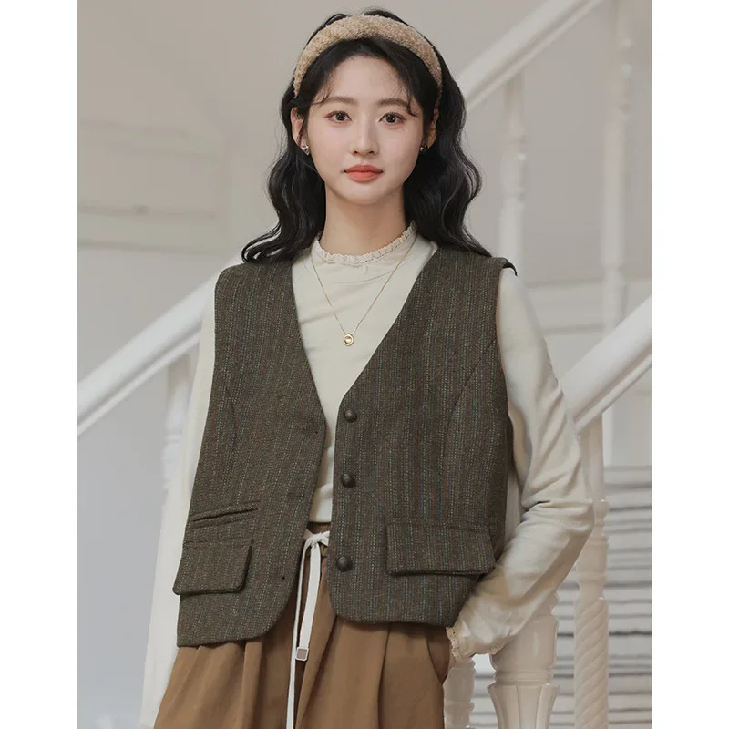 Women's Autumn/Winter New Vintage V-Neck Versatile Commuting Fleece Vest Sleeveless Short Jacket Fashionable Streetwear |