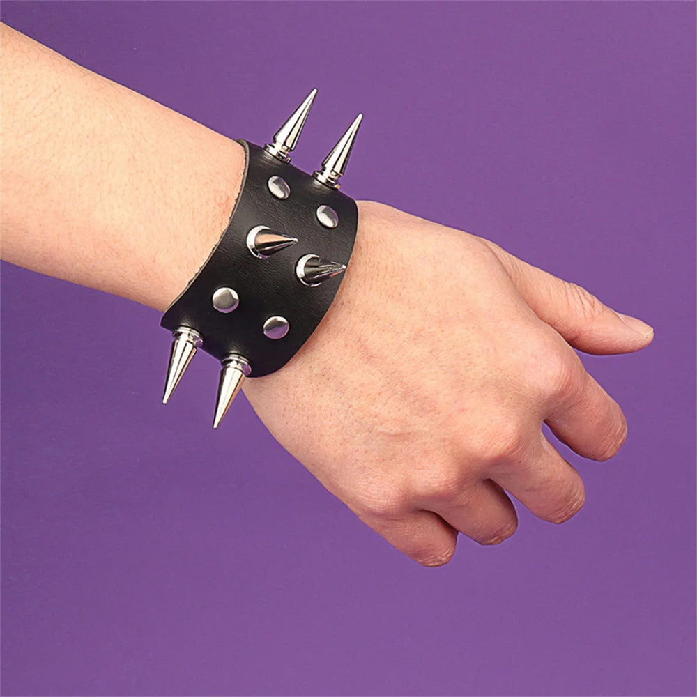 Кожаный женский браслет в стиле панк-рок с сердечками и звездами