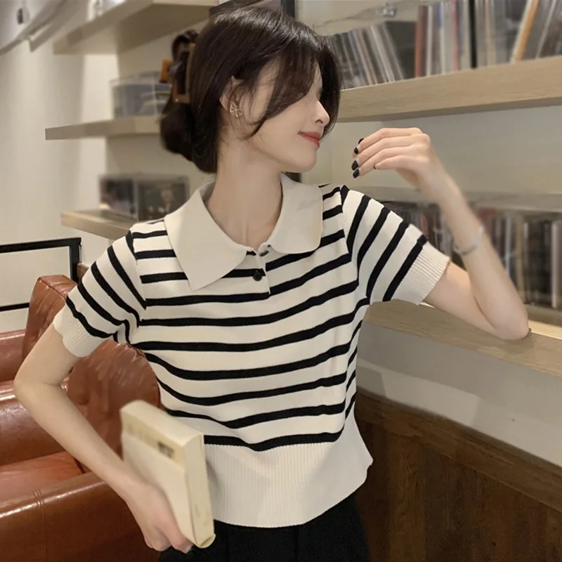 Женский винтажный кроп-топ в полоску с воротником отворотом облегающий