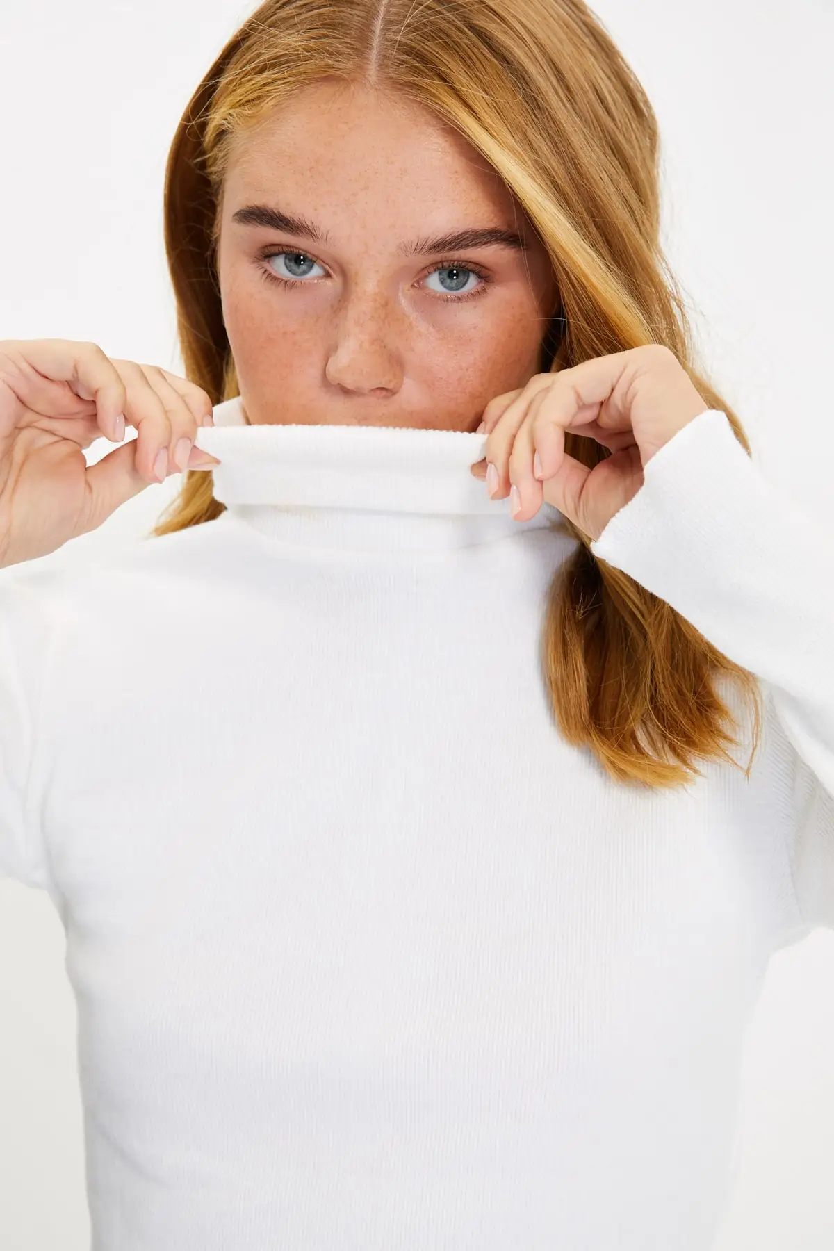 

Trendyol Turtleneck Crop Fake Knitwear Knitted Blouse TWOAW22BZ0961