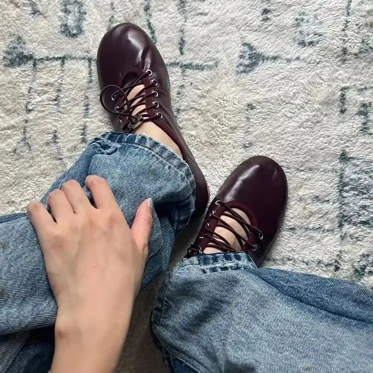 Женские кожаные сандалии на плоской подошве с круглым носком