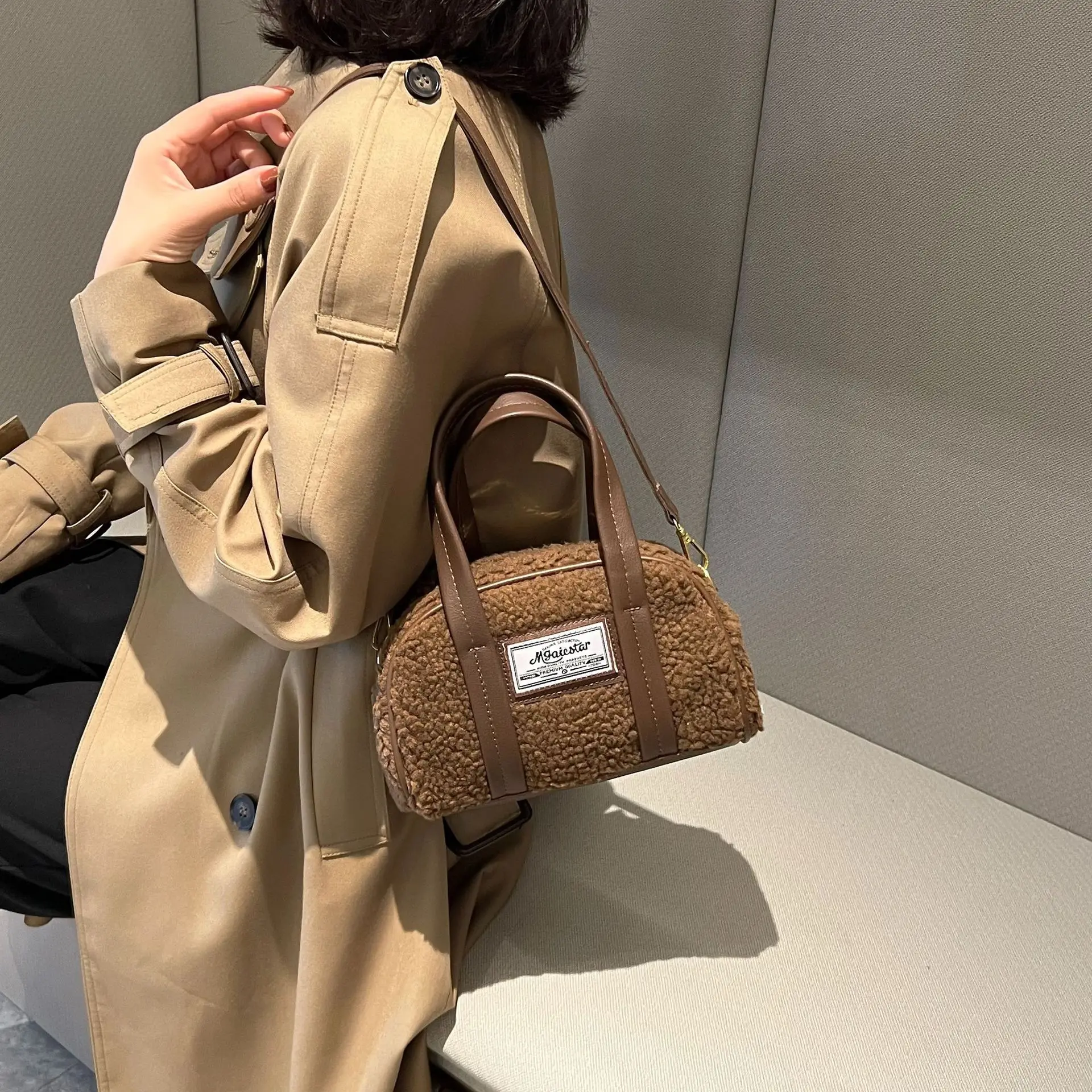 Плюшевая женская сумка с дизайном меньшинств новинка 2023 для боулинга через плечо