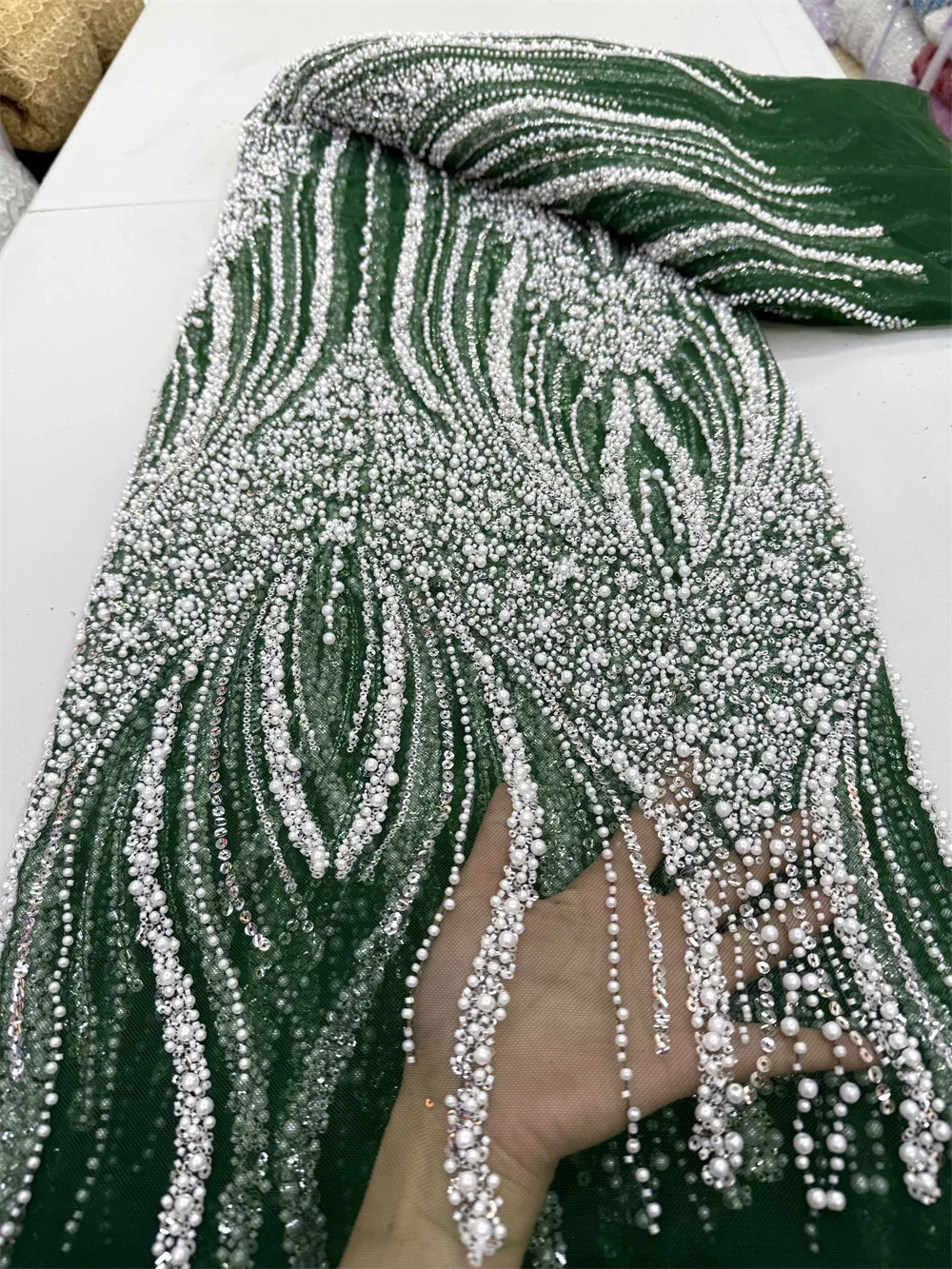 Кружевная ткань SNQP белая с бусинами