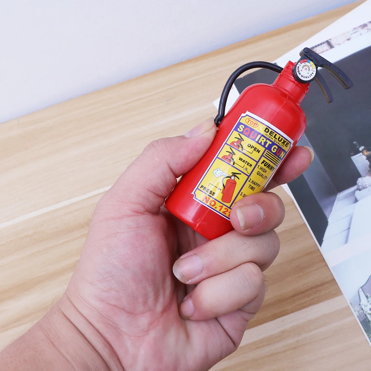 Новинка игрушка огнетушитель водная летняя пляжная для купания детей играющих в