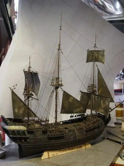 

Корабль черного цвета, 1:96 413 мм, деревянная модель