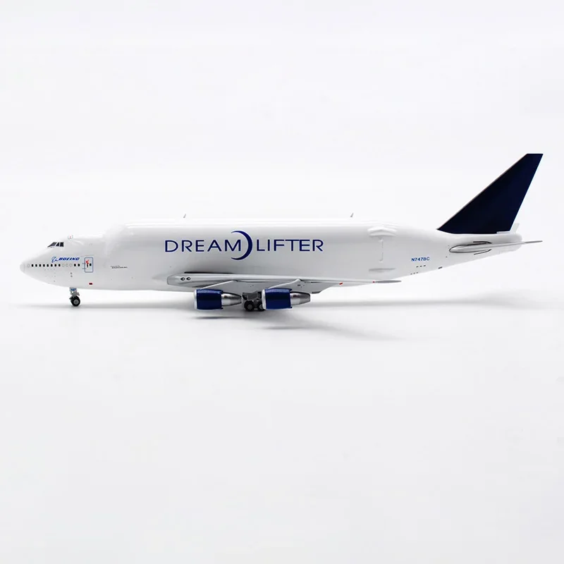 Модель самолета из металлического сплава в масштабе 1/400