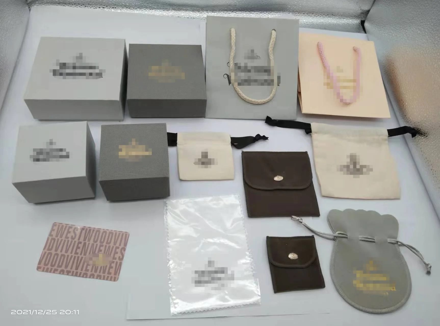 

Classic Small Saturn Packing Box ~ Id Card Collection