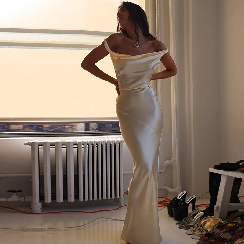 

Элегантное Атласное Платье с открытой спиной, женское модное бежевое однотонное длинное платье без рукавов с воротником-хомутом, вечернее ...