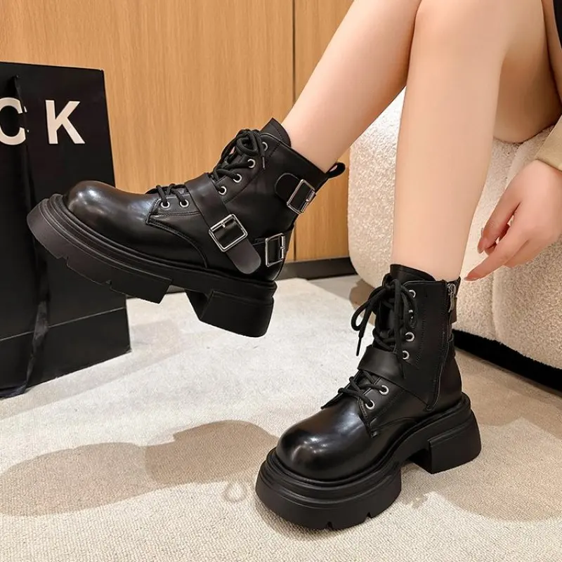 Женские ботинки до середины икры кроссовки на платформе с ремешком и пряжкой