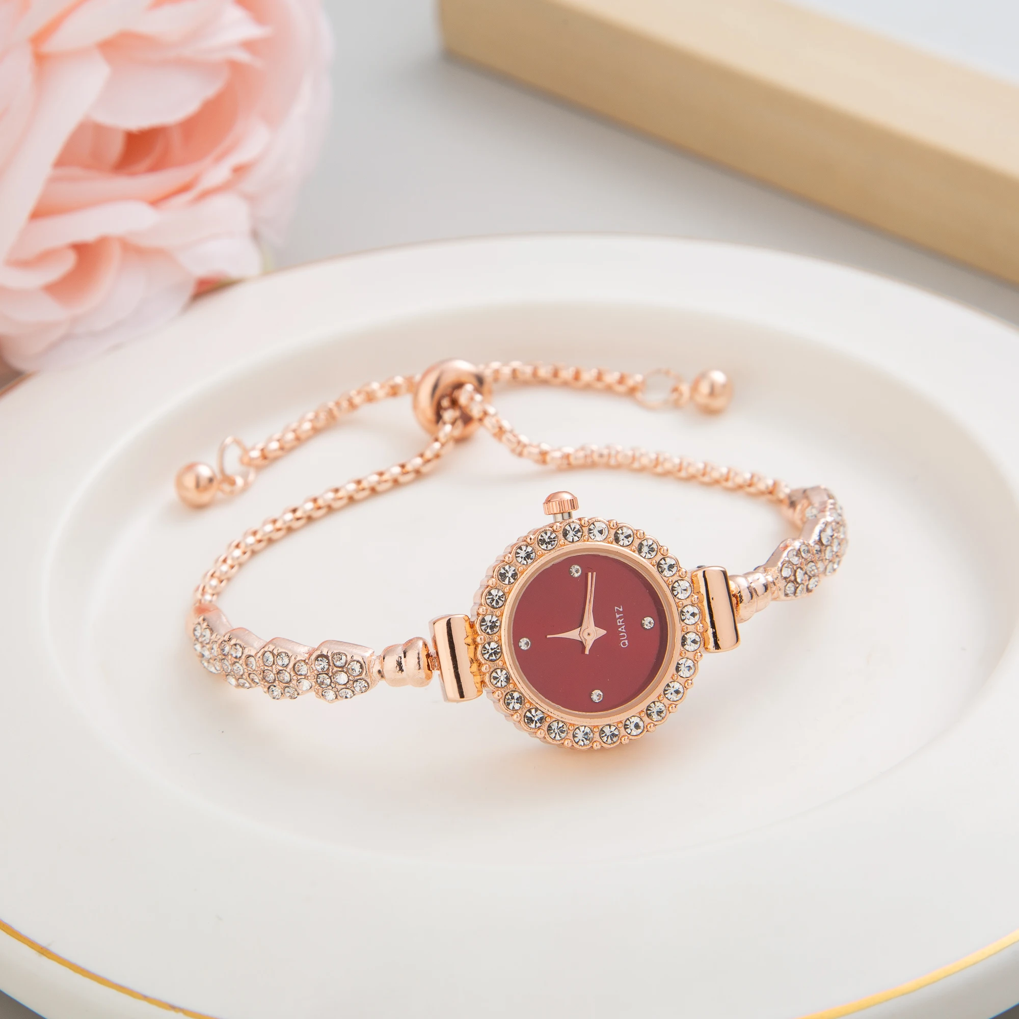 2023 reloj cuarzo Cute Bracelet Watches for Women Diamond Crystal Watch  Fashion Quartz Womans Wristwatches for Free Shiping
