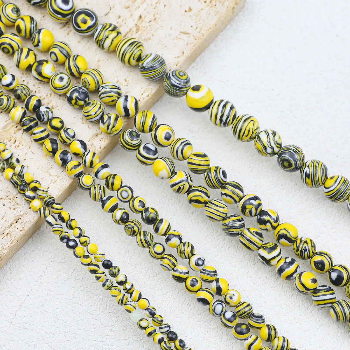 Желтый белый черный микс синтетические малахитовые круглые свободные бусины