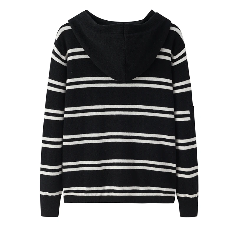 Рисунок 5 - Женский кардиган с капюшоном