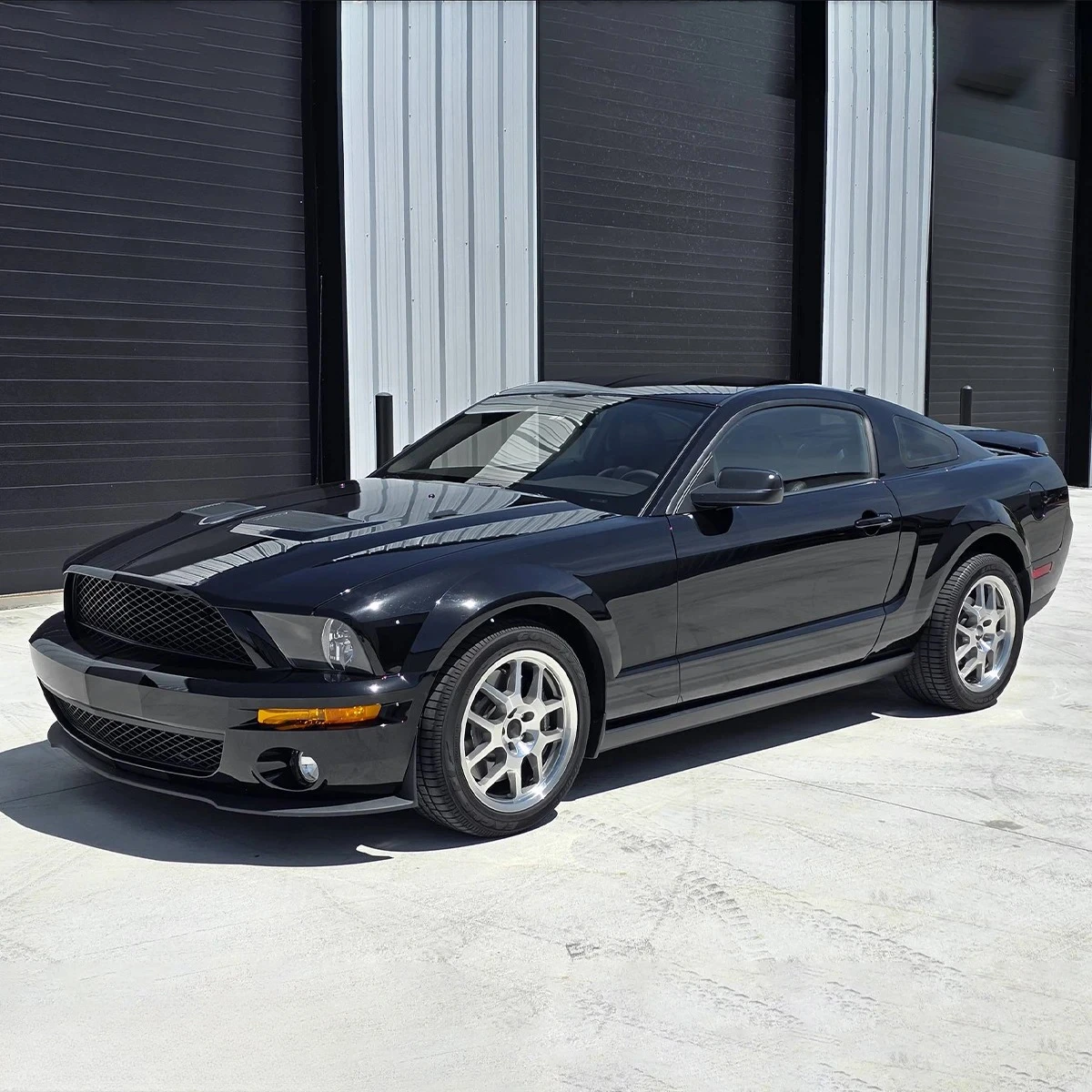 Комплект для переоборудования в стиле GT500: передний спойлер, передний бампер, противотуманные фары, обвес для Mustang 2005-2009 (art.: 3920da41fc420) - 3920da41fc420