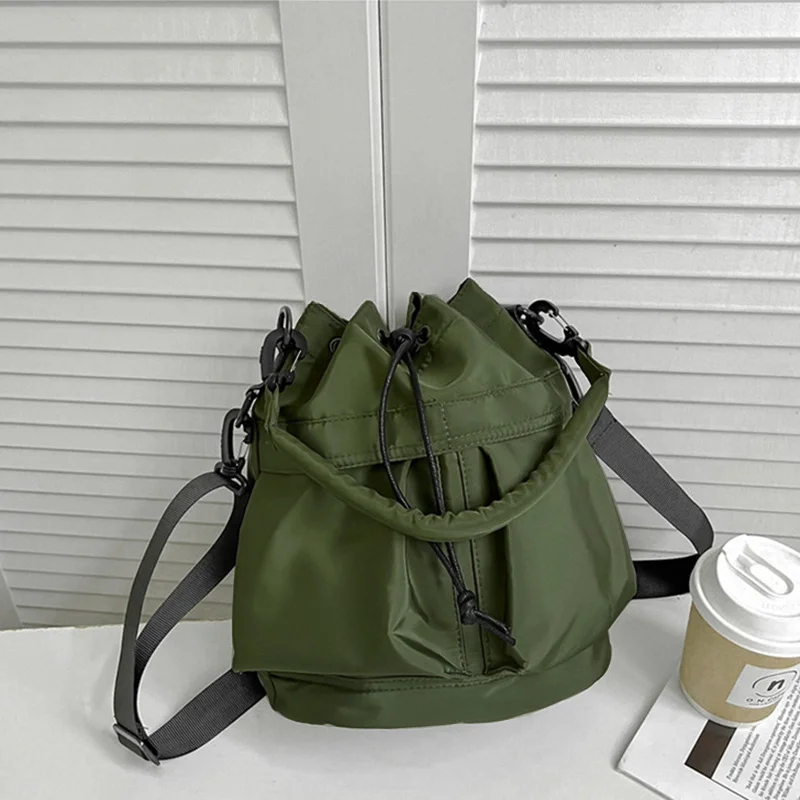 

Fashion Women Handbags Waterproof Nylon Shoulder Bags Large Capacity Crossbody Bags for Women Portable Drawstring Bucket Bag