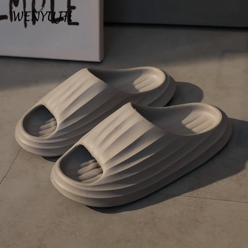 

Мужские Нескользящие домашние тапки в полоску, на толстой подошве