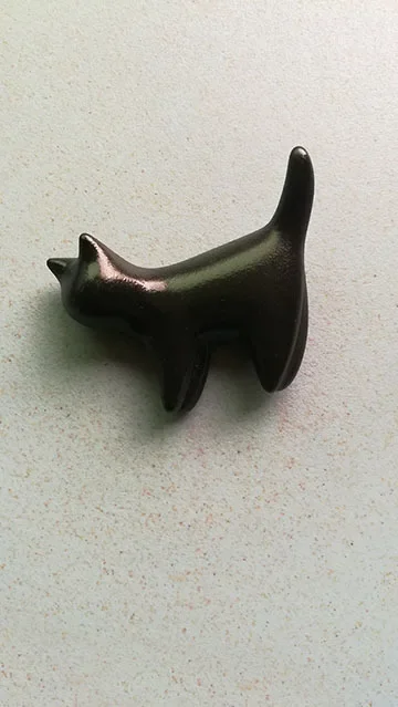 

Магниты черные кошки из смолы