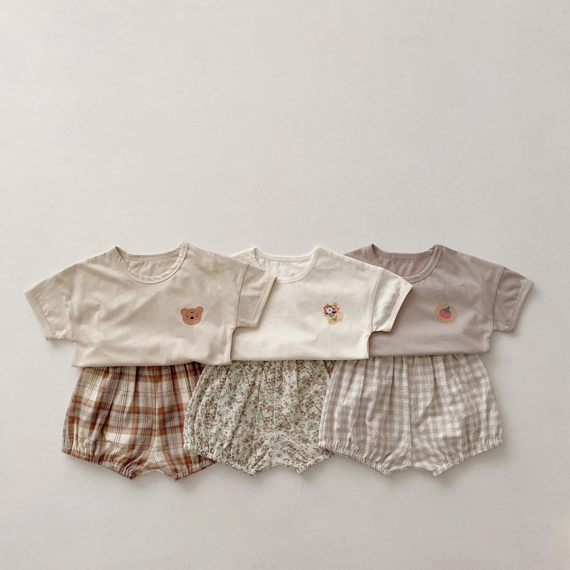 

2022 Baby Girl Summer Clothes Cute Bear Fruit Print Short Sleeves Infant Boy Comfortable Plaid Cotton Shorts Two Pieces Set