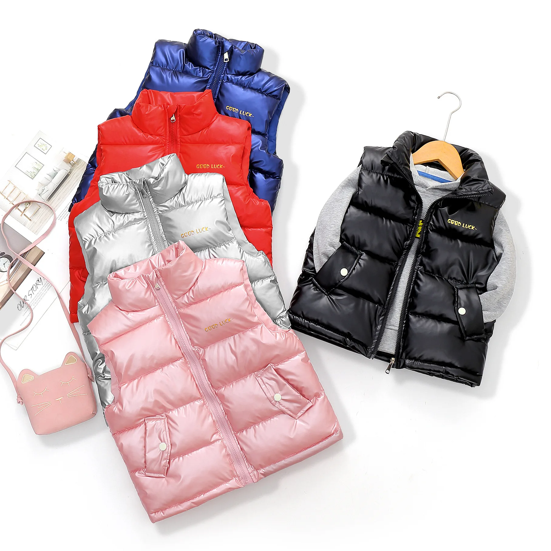 

Children's down cotton vest boys and girls wear children's vest in autumn and winter.