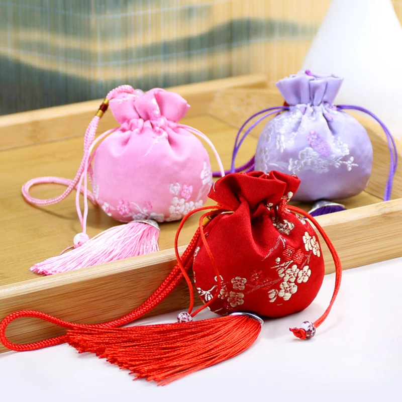 

Винтажный Саше в китайском стиле с цветочным узором сливы, сувенир для хранения ювелирных изделий, подарочный пакет, вышитый цветок, античный саше, подвеска для автомобиля