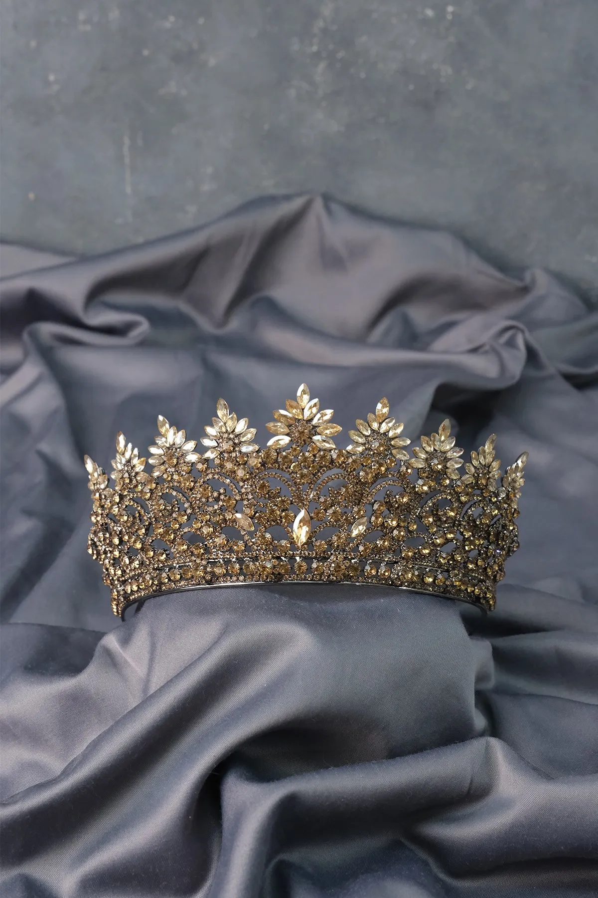 

Anthracite Angelina High Stone Bridal Henna Crown