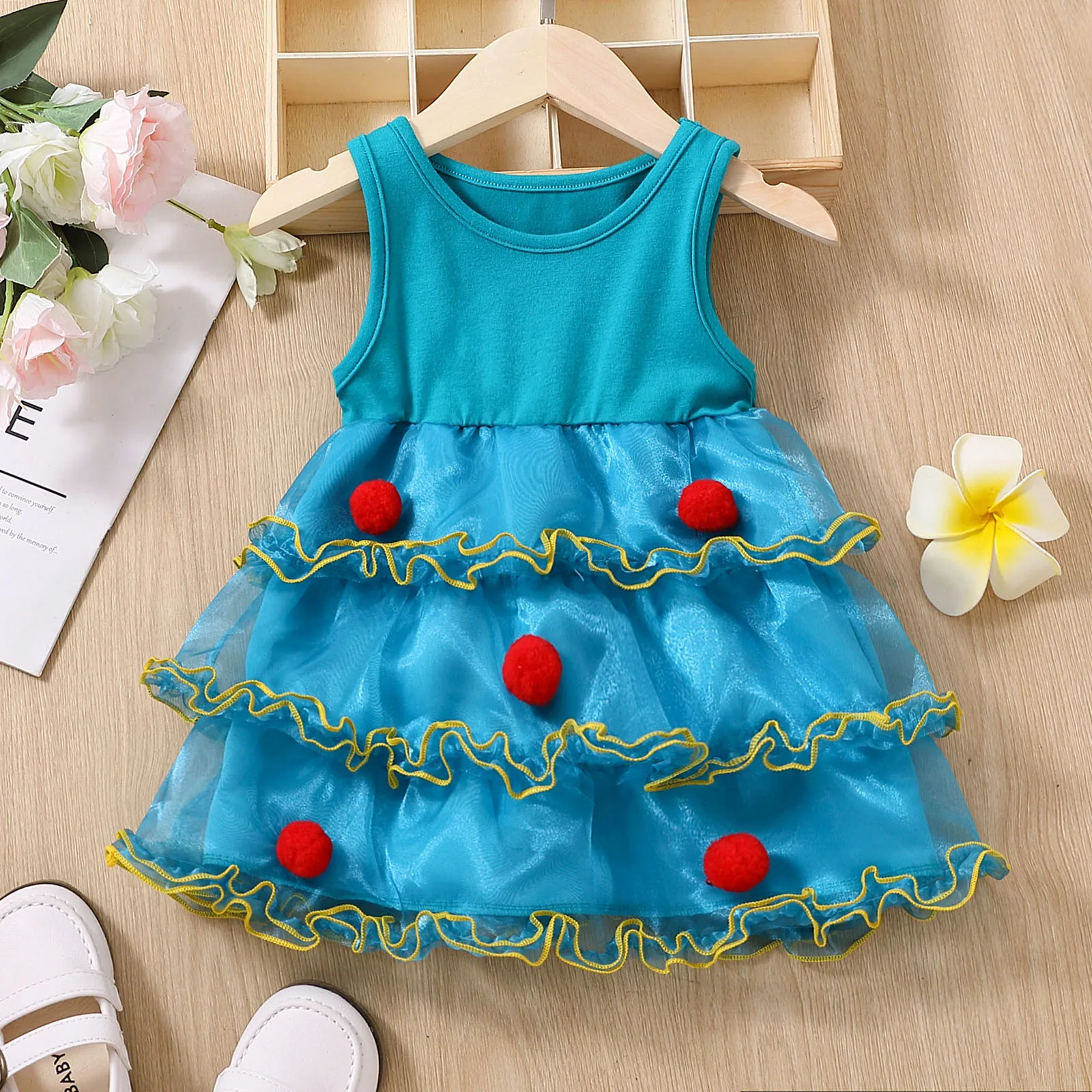 

Фатиновое платье без рукавов для девочек