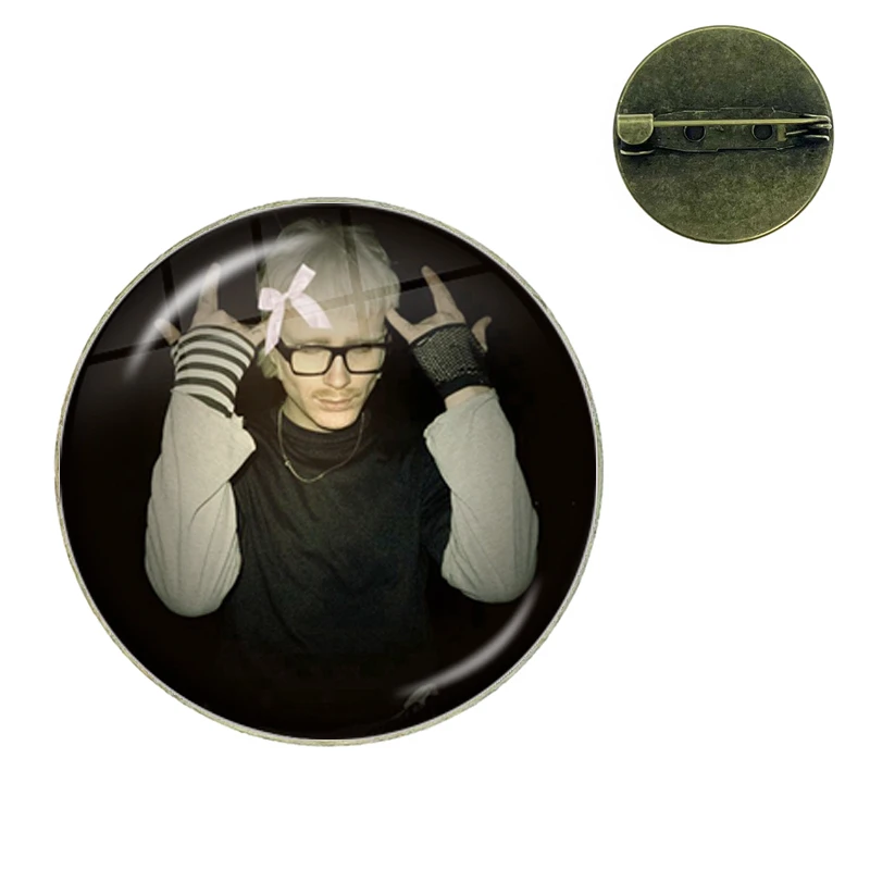 

Булавка "Нидерланды, горячая певица"