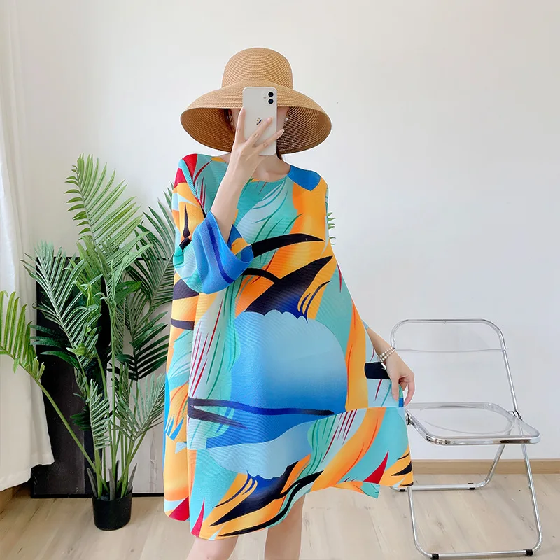 

Miyake pleated bell-sleeved printed dress 2022 summer new feminine round neck short-sleeved skirt