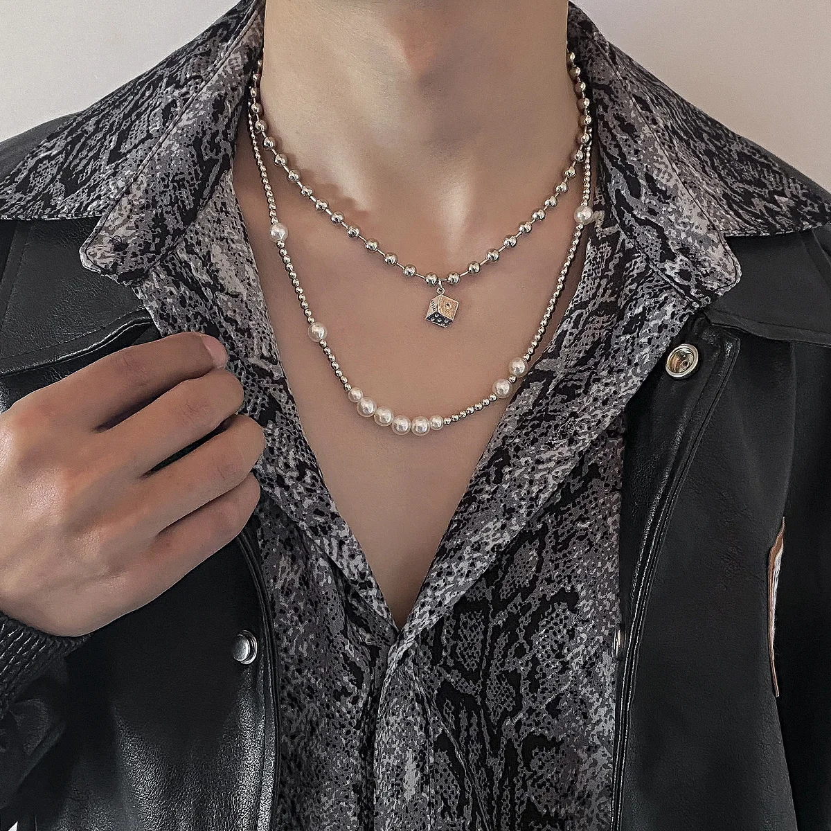 

Simple Fashion Metal Bead Chain Dice Pendant for Men Double Layered Wearing Splicing Pearl Necklace Free Shipping Items Collares