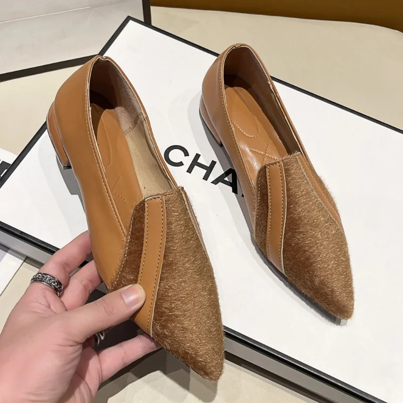 Замшевые лоферы с острым носком женская обувь зима 2025 элегантная модная на