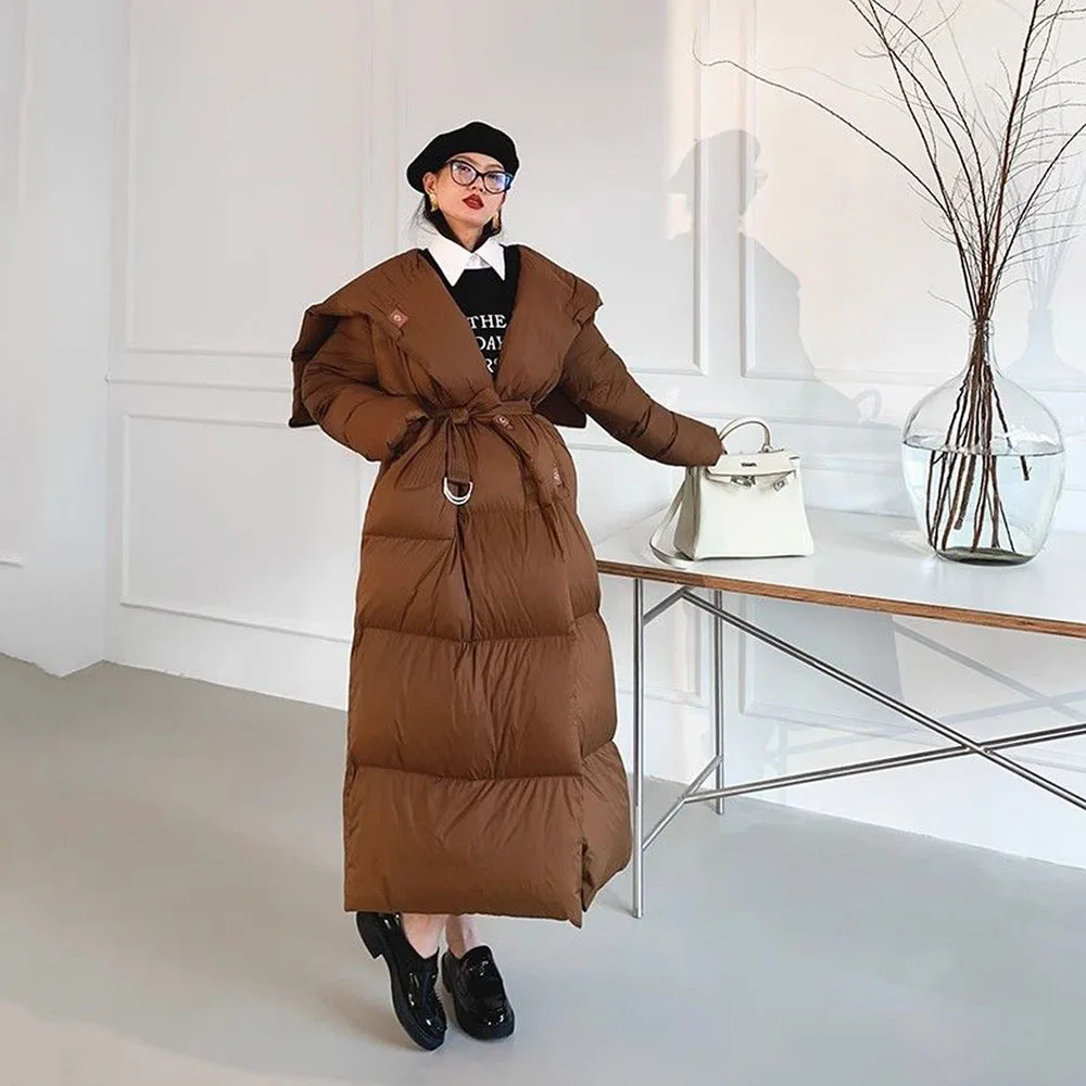 Элегантное женское зимнее длинное белое пальто на гусином пуху модные