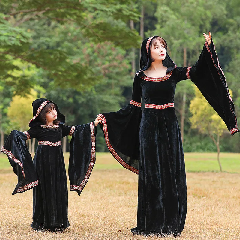 

Medieval Vintage Palace Drama Stage Performance Green Long Sleeve Vampire Witch Mommy and Daughter Halloween Matching Costume