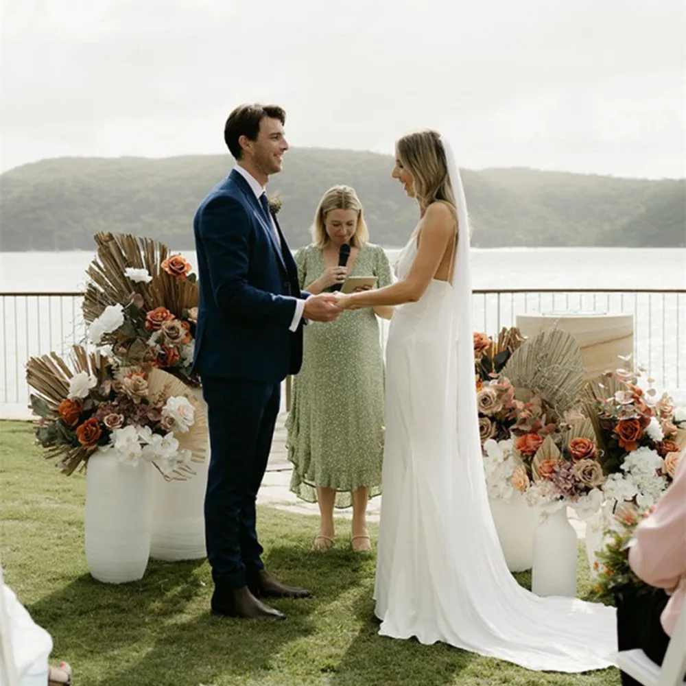 Рисунок 2 - Женское платье с открытой спиной