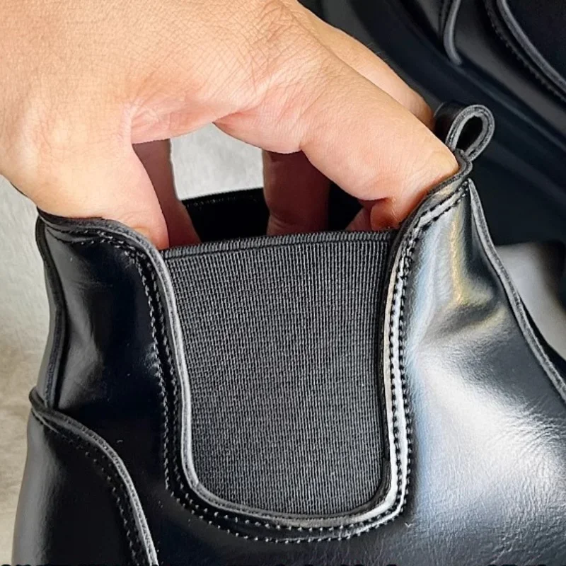 Трендовые женские ботинки на плоской подошве