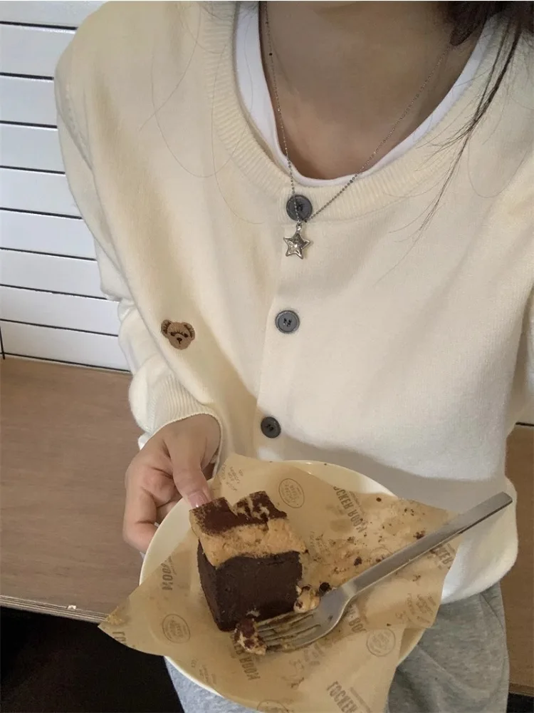 Дизайнерский смысл корейский мягкий свободный свитер в стиле ретро с вышивкой