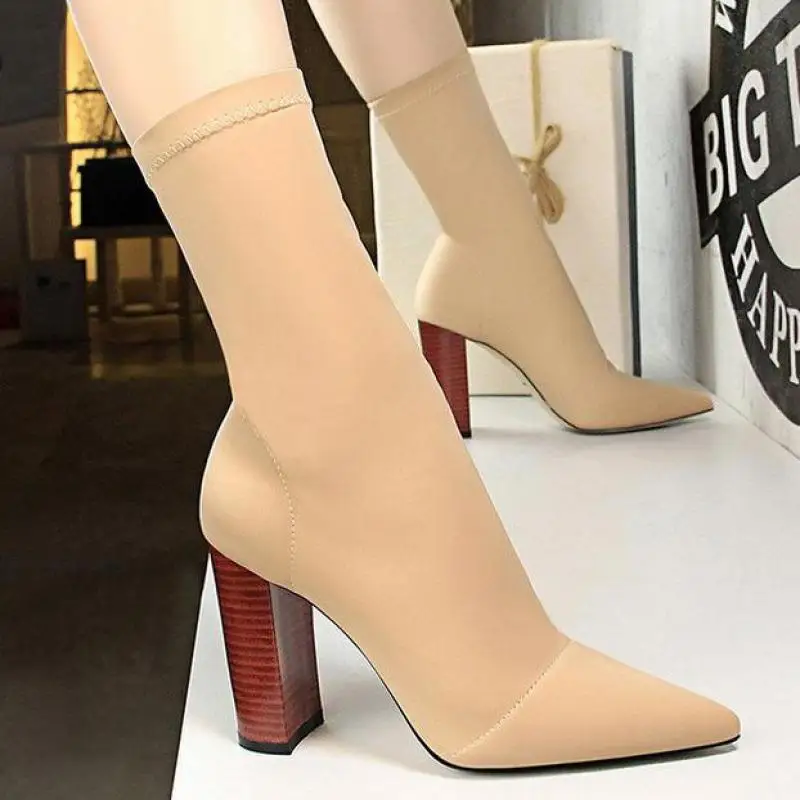 

Женские ботинки на квадратном каблуке, Размеры 35-43